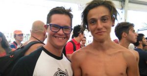 Dos jóvenes con discapacidad de Down Madrid tras una prueba de natación