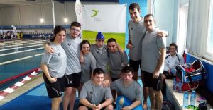 Equipo de natación de Down Madrid. 5 nadadores y 2 nadadoras